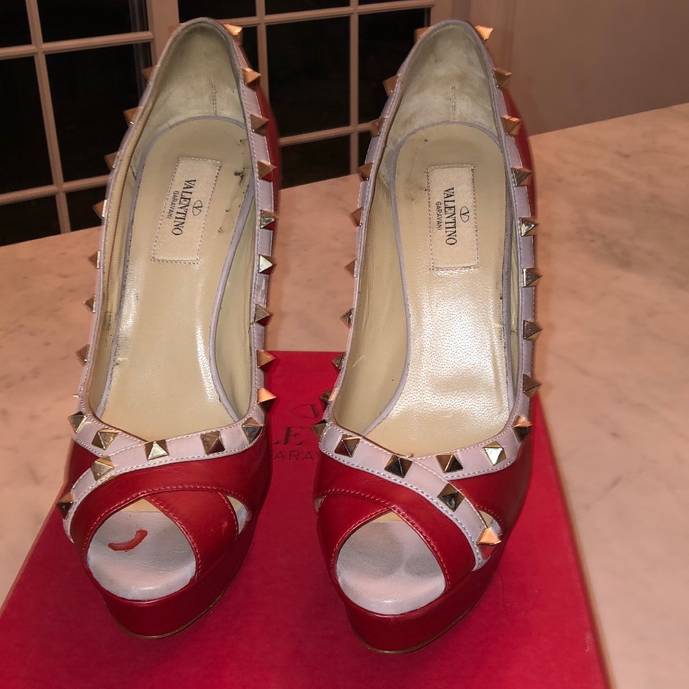 Red open toe shoes with gold hard wear